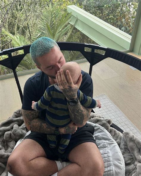 J Balvin comparte el primer video con su hijo, Río | Telehit Home ...