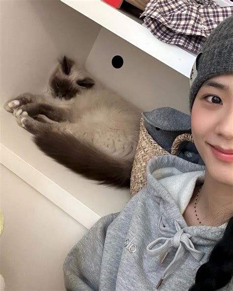 231004 - JISOO Instagram Update | kpopping