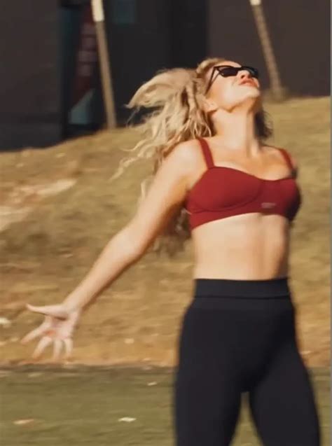 Paige Spiranac does Cristiano Ronaldo's Suii celebration (VIDEO)