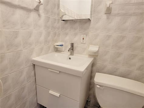 235 Ninth St Bathroom - BLS Realty Inc.