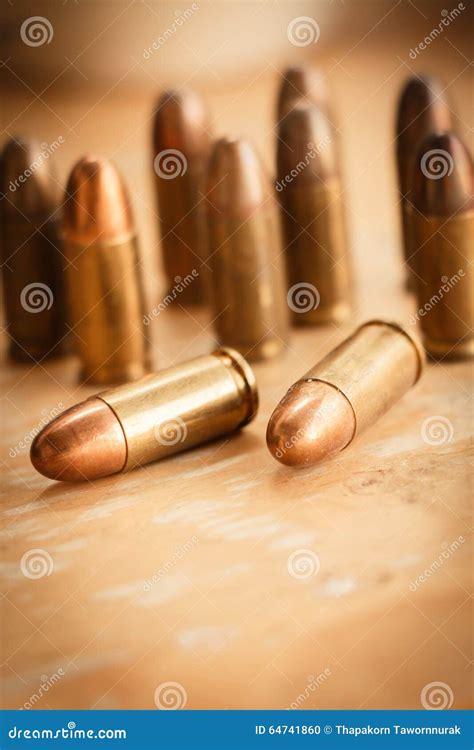 Bala de 9mm para uma arma foto de stock. Imagem de curva - 64741860