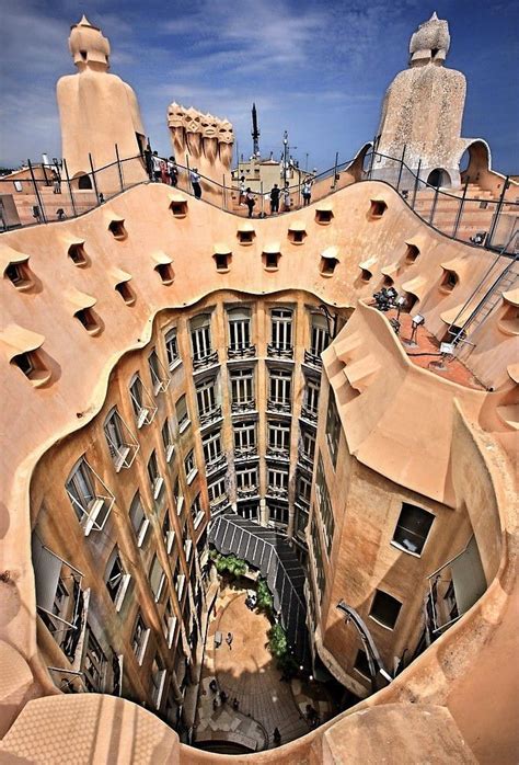 Каса-Мила, Барселона | Barcelona architecture, Gaudi architecture ...