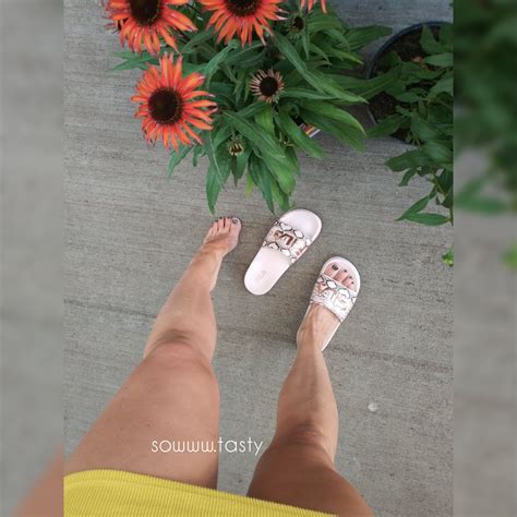 Went to a big garden outlet, just couldn't resist taking a few feetpix