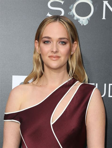 Jess Weixler – HawtCelebs
