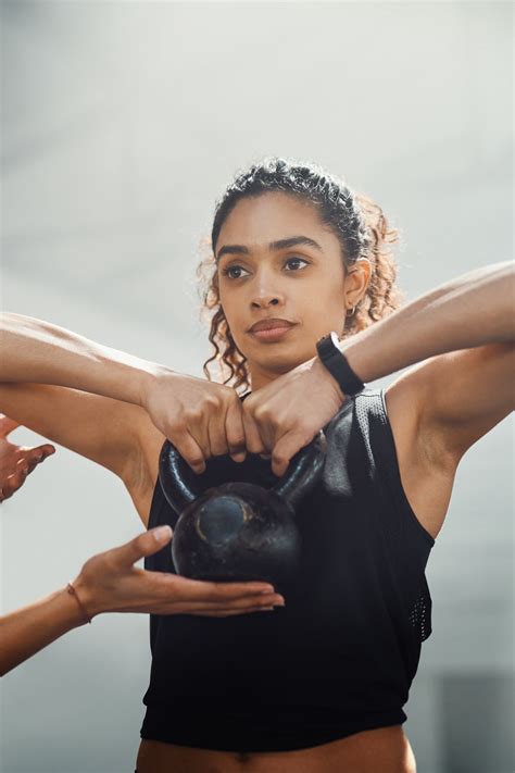 3 Kettlebell Moves That Will Shred Your Abs, Straight From 2 Trainers