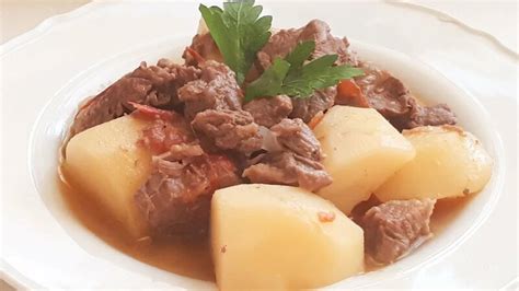 Как потушить говядину с картофелем, просто и недорого? Тушеное мясо с ...