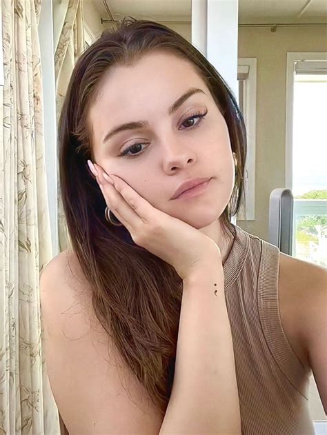 quantas tatuagens selena gomez tem