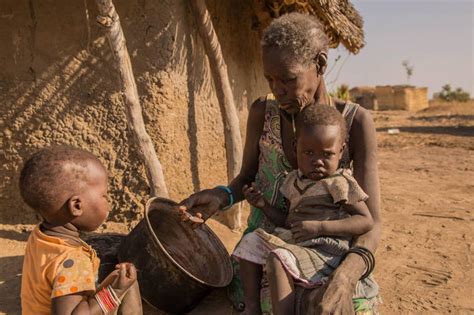 Crianças Que Passam Fome Na áfrica - 10