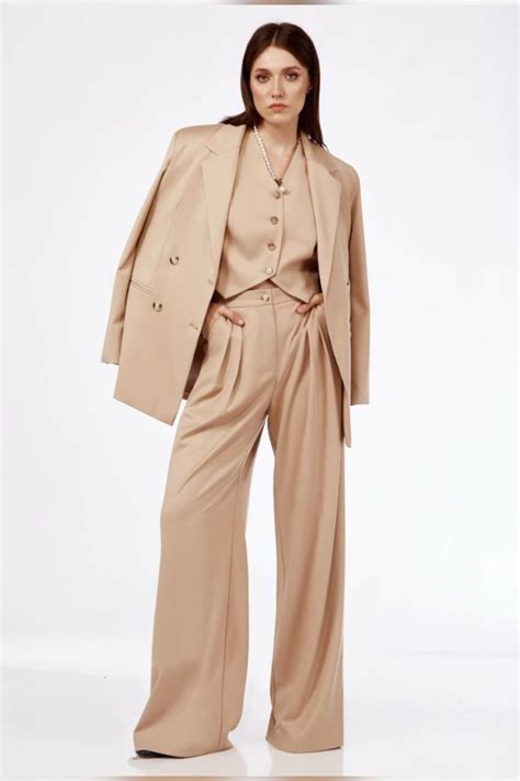 Женский костюм тройка, бежевый | Fashion, Clothes, Womens fashion