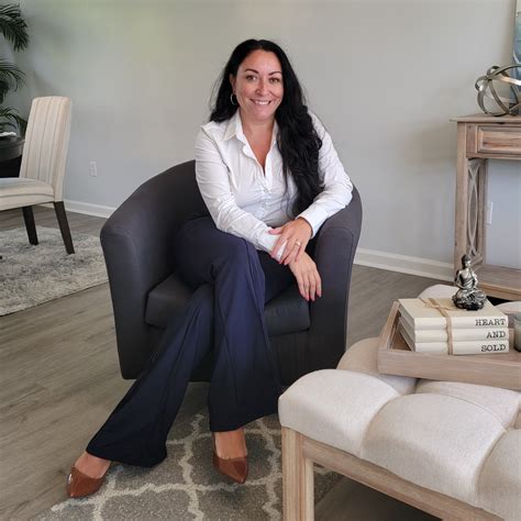 Professional Background and Profile of Sandra Almeida 40