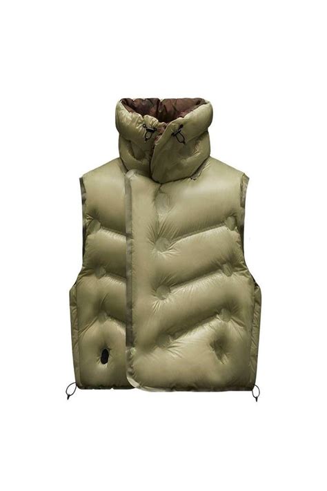 Pin by Q on 패션 | Moncler, Men fashion casual outfits, Fashion design