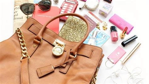 tips mudah  menata isi tas kamu biar rapi