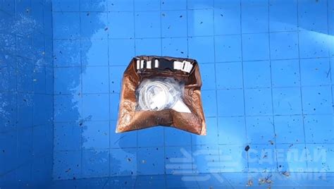 Водонепроницаемый чехол из полиэтиленовых пакетов