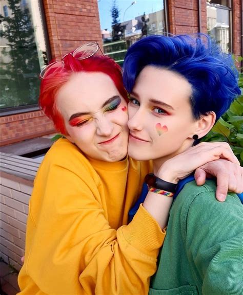 𝐢𝐜𝐲𝐚𝐧𝐝𝐭𝐨𝐫𝐢 🏳‍🌈 | Милые пары, Модельные позы, Лгбт