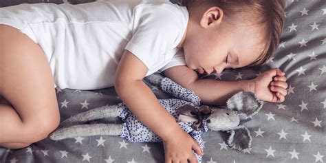 Comment nettoyer le lit parapluie de votre bébé 