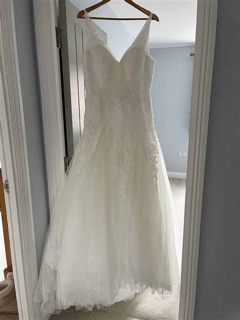 Pronovias Barcelona Wedding Dress - Stillwhite