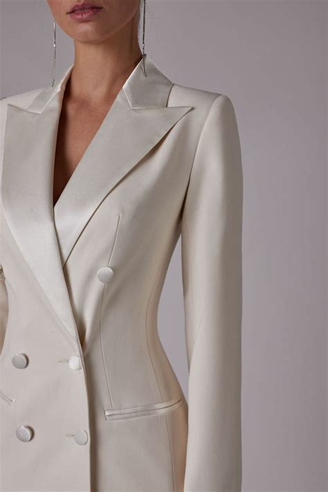 Смокинг Новогодняя ночь F/W21 цвет молочный размер xs: купить ...