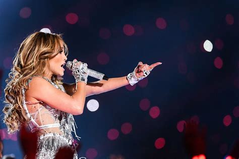 Jennifer Lopez responde a las críticas del Halftime Show del Super Bowl