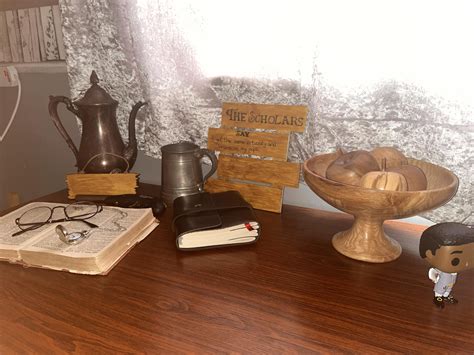 Staff are discussing the luxottica my personal desk update 14