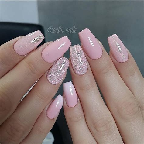 Оформление маникюра с использованием нежных тонов | Pink glitter nails ...