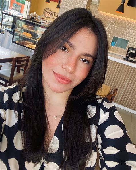 Anna Beatriz Monteiro (@annabeatrizzm) • Instagram photos and videos