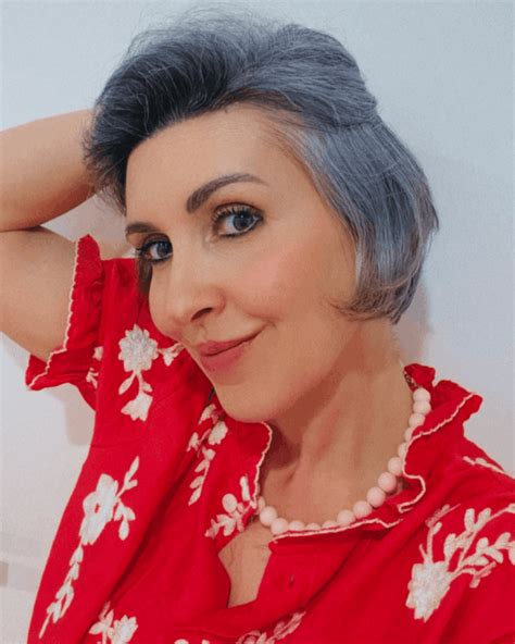 15 Short Hairstyles That Flatter Older Women Beautifully