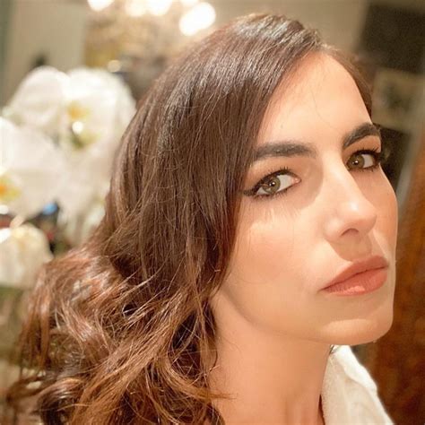 Как сделать макияж для нависшего века: 5 главных правил | theGirl
