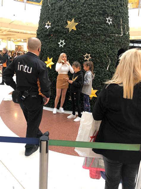 Hundreds queue at Braehead to see Scots TikTok star Kristen Scott after