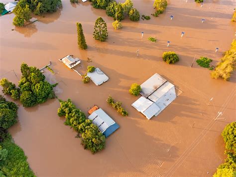 Thousands evacuate as Australia reels from severe flooding | Weather ...
