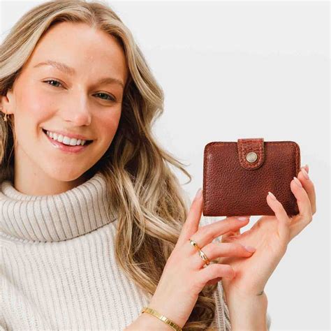 Women's Bi-Fold Wallet | Portland Leather Goods