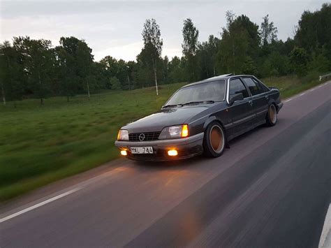 Opel Rekord E2 "2.2 GLS" (1986) - Garaget