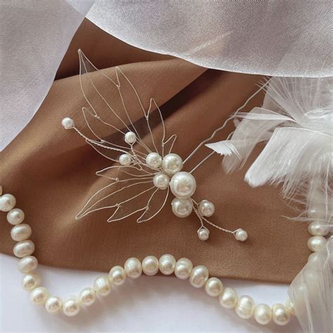 Шпилька с жемчугом и листиками витраль | Flower resin jewelry, Jewelry ...