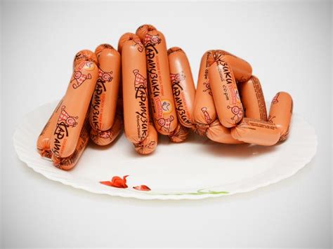 Сосиски – состав и калорийность, полезные свойства и вред