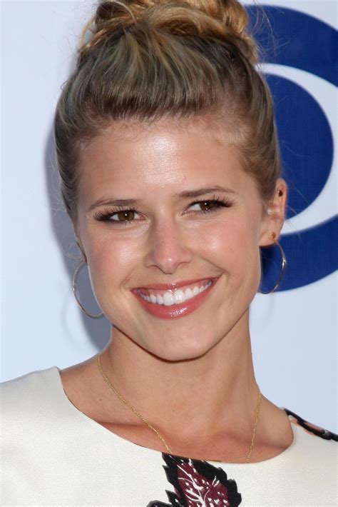 LOS ANGELES, MAY 19 - Sarah Wright at the CBS Summer Soiree at London