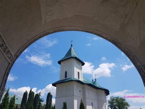 Mănăstirea Runc - Doi Calatori