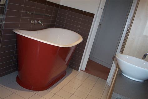 red bath