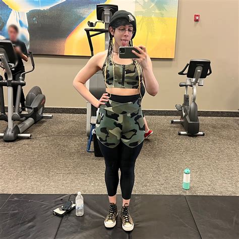 TW Pornstars - 2 pic. 🔞Rayray Sugarbutt🔞 ️ XBIZ Miami 5/15. Twitter