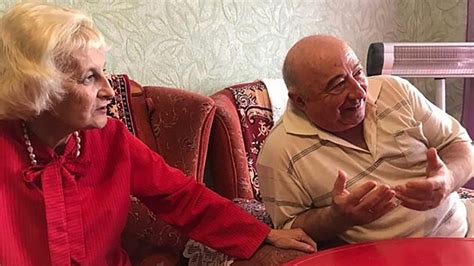 Родители Зеленского показали, в каких условиях они живут - Рамблер/женский