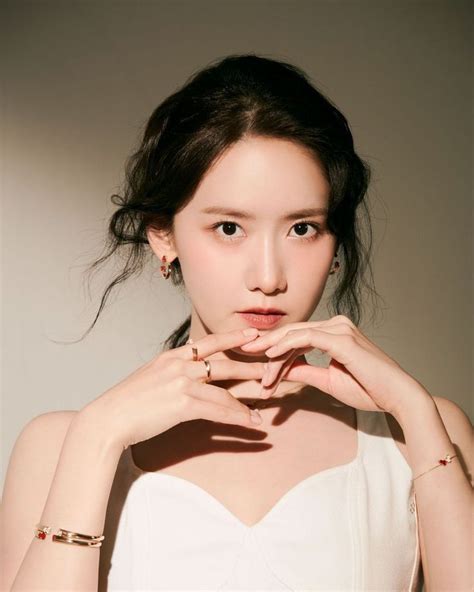 pin oleh natalie adams  yoona  cantik perempuan aktris korea