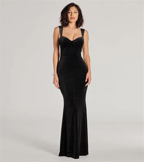 Black Mermaid Gowns & Windsor