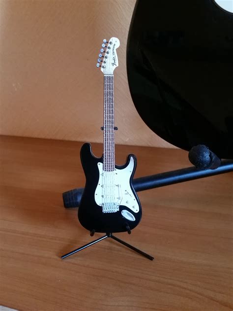 Мини гитара Fender Stratocaster | Пикабу