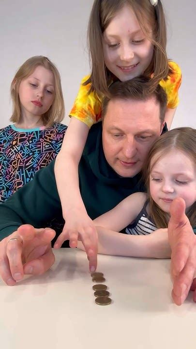 Колыбель Ньютона на монетах. Мы видим как передается импульс движения # ...