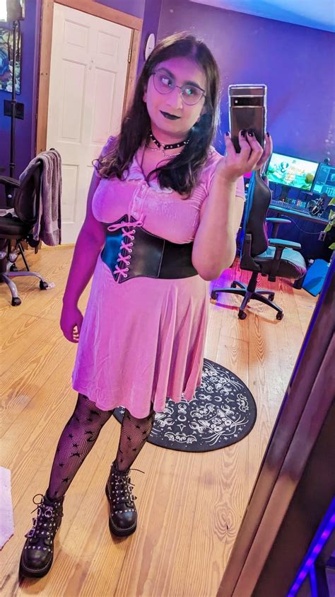 Light goth anyone? : r/GothStyle