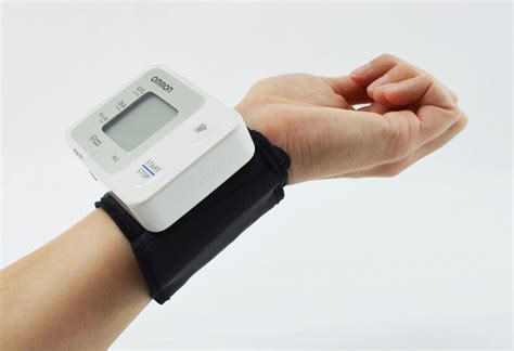 RS2 Измеритель артериального давления на запястье Omron - купить в ...