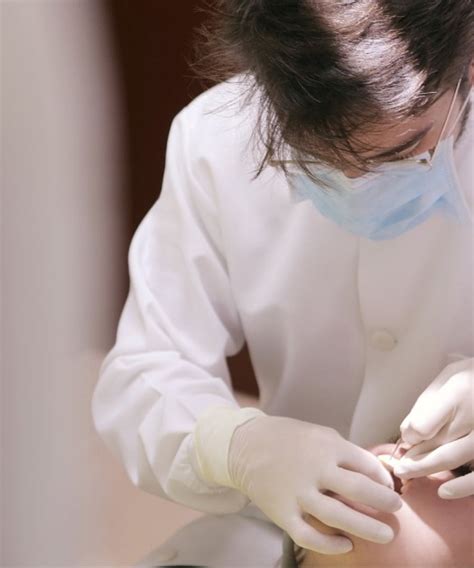 Step-by-step guide for simple tooth extractions