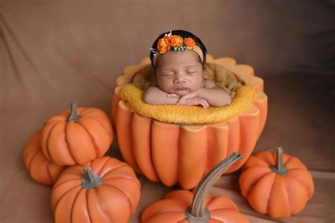 Premium Photo | Baby girl sleeping in a pumpkin