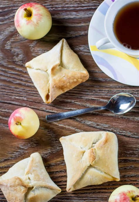 Easy Apple Pie Tarts Recipe - Mommy Evolution