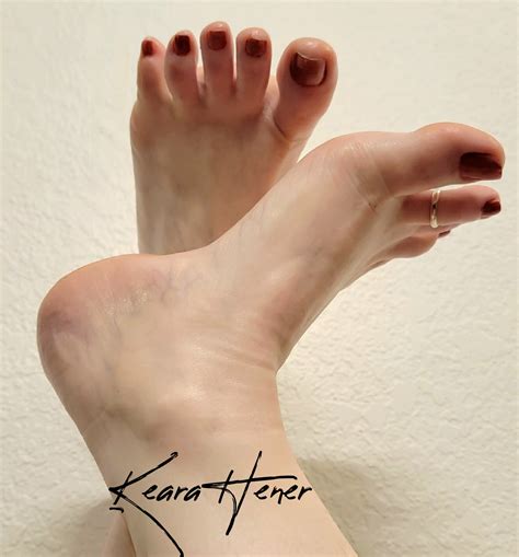 Rub my arch 😏 with your tongue : r/BBWFeet