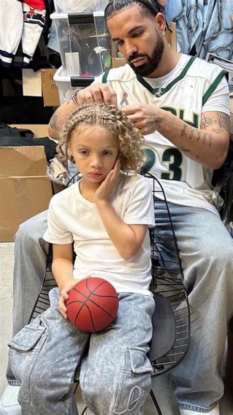 Drake with his son Adonis | Coiffure homme stylé, Cheveux afro homme ...