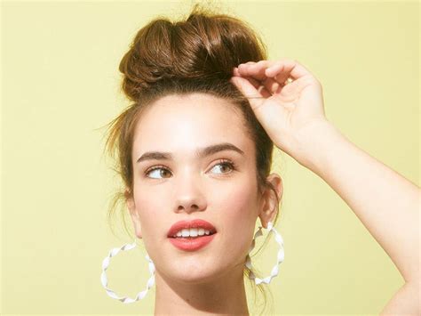 How To Do Penny's Messy Bun - Spacotin